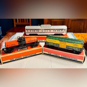 Package of 3 Lionel postwar cars in C7-C8 condition with boxes
